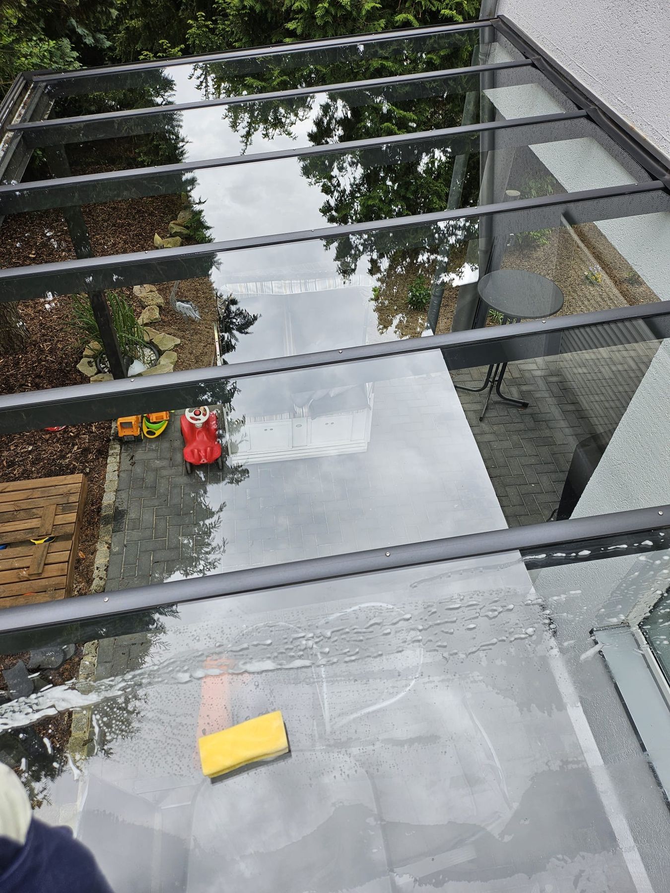 Reinigung eines Glasdachs