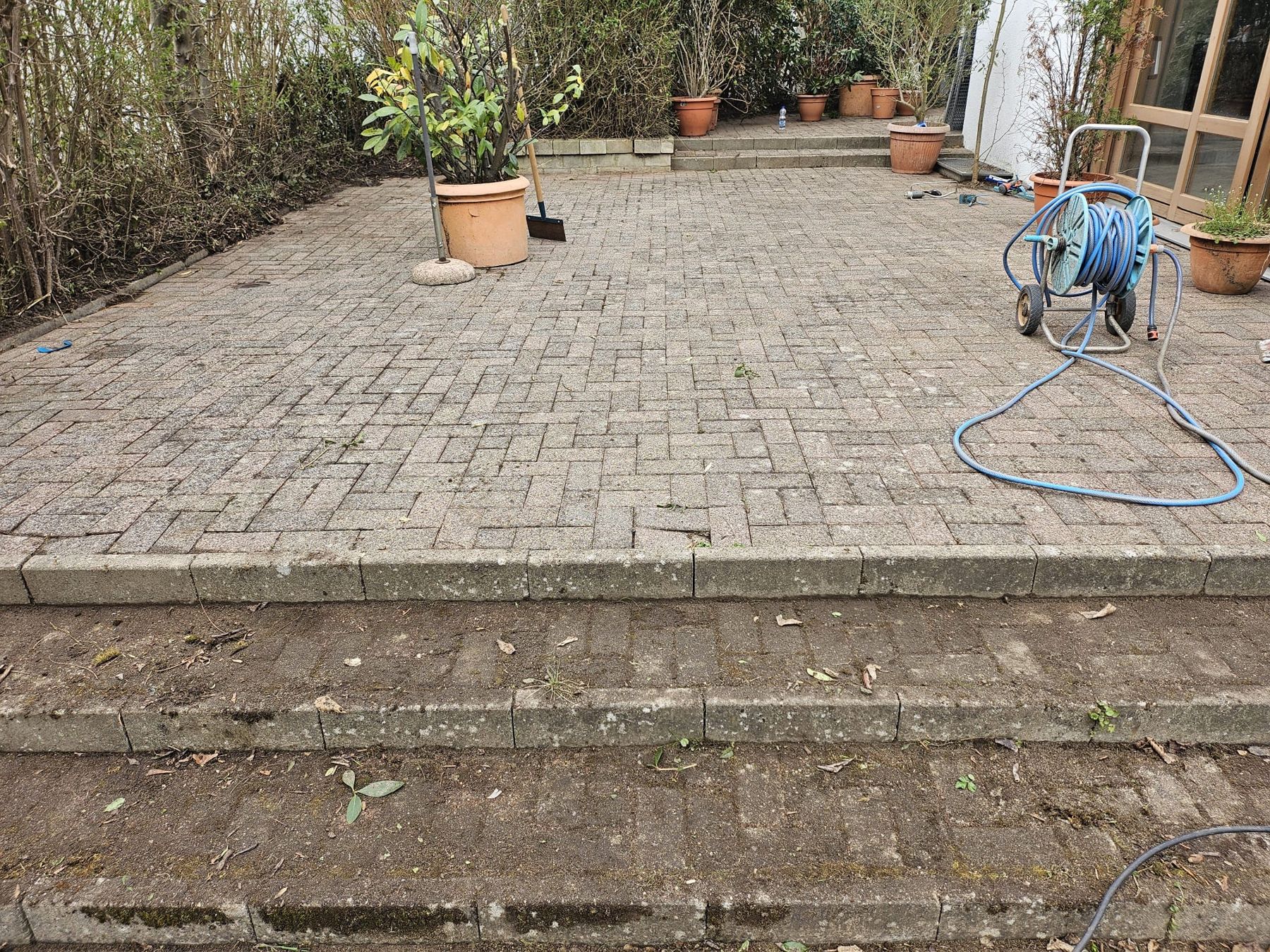 Gereinigte Pflasterterrasse